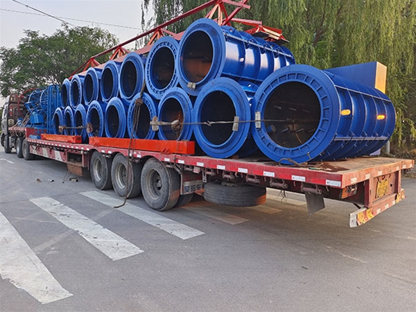 Cement pipe mold